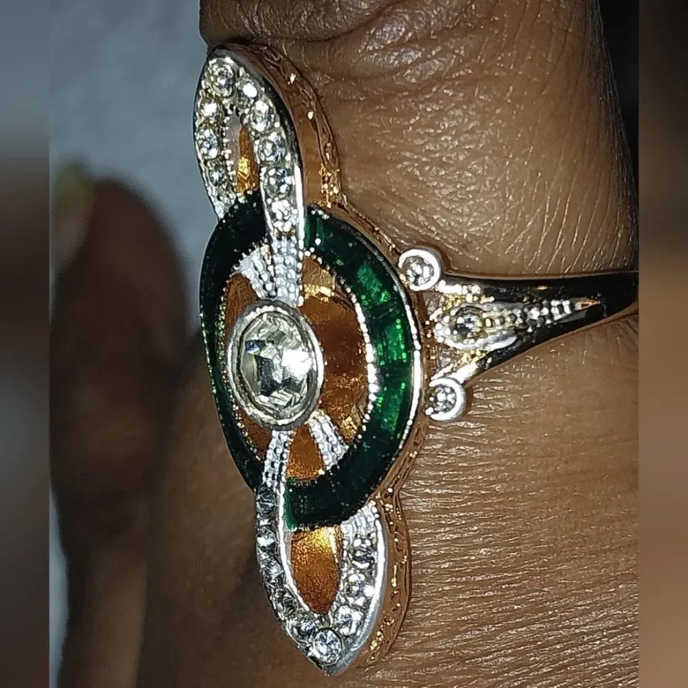 Vintage Cubic Zirconia decorative ring sz 9